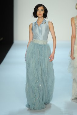 model, badgley mischka moda defilesi