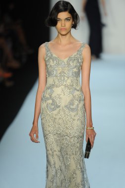 model, badgley mischka moda defilesi