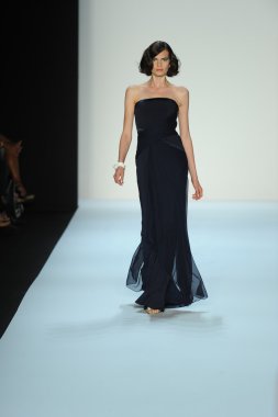 model, badgley mischka moda defilesi