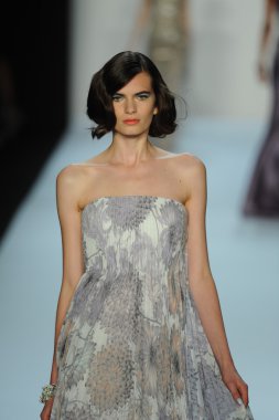 model, badgley mischka moda defilesi