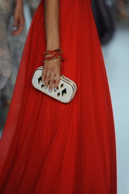 model, badgley mischka moda defilesi