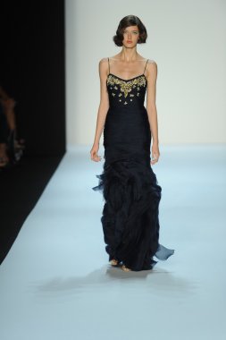 model, badgley mischka moda defilesi