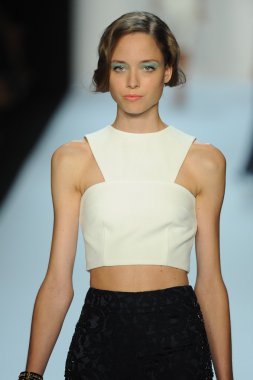 model, badgley mischka moda defilesi