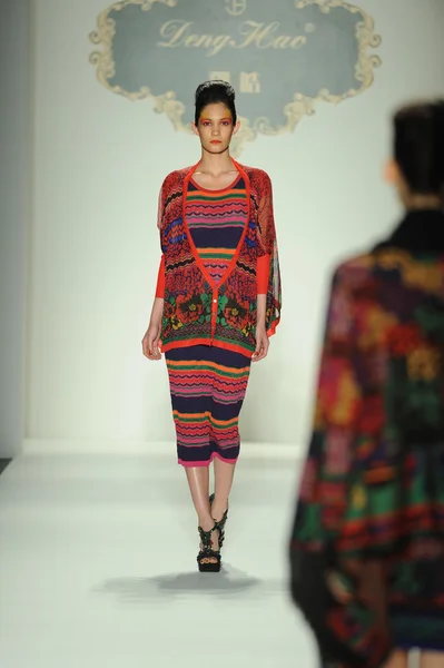 Deng hao shenzhen moda tasarım modelinde göster — Stok fotoğraf