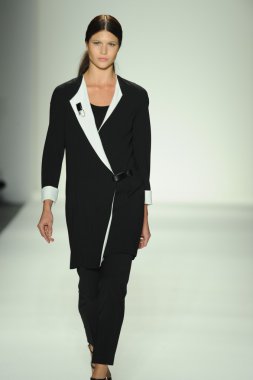 ellassay tasarım pist model yürür