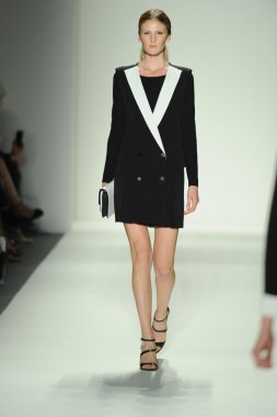 ellassay tasarım pist model yürür