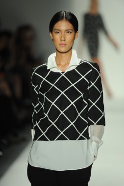 ellassay tasarım pist model yürür