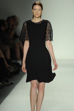 ellassay tasarım pist model yürür