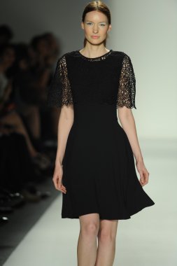 ellassay tasarım pist model yürür