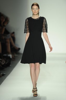 ellassay tasarım pist model yürür