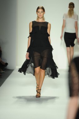 ellassay tasarım pist model yürür