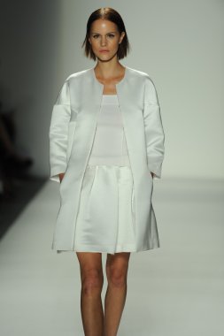 ellassay tasarım pist model yürür