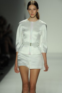 ellassay tasarım pist model yürür