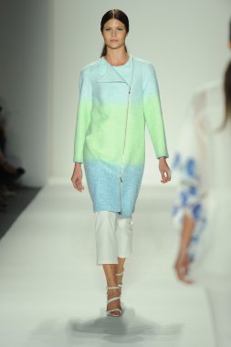 ellassay tasarım pist model yürür