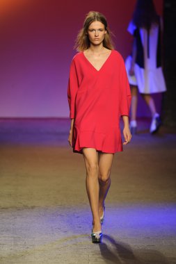 prabal gurung tarafından ICB modeli