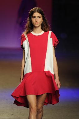 prabal gurung tarafından ICB modeli