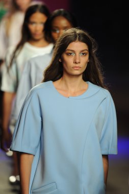 prabal gurung tarafından ICB modelleri