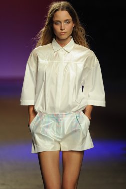 prabal gurung tarafından ICB modeli
