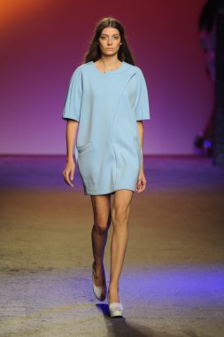 prabal gurung tarafından ICB modeli