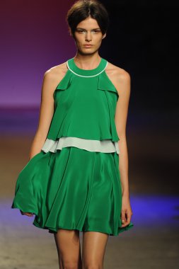 prabal gurung tarafından ICB modeli