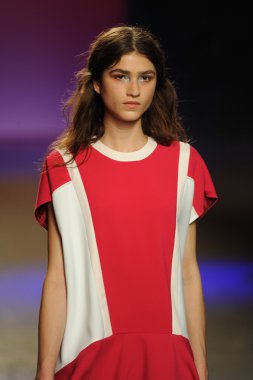 prabal gurung tarafından ICB modeli