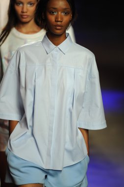 prabal gurung tarafından ICB modelleri