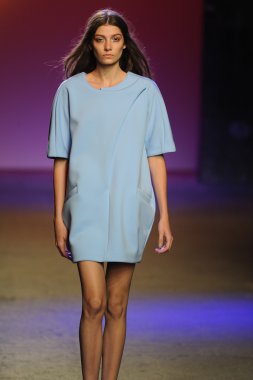 prabal gurung tarafından ICB modeli