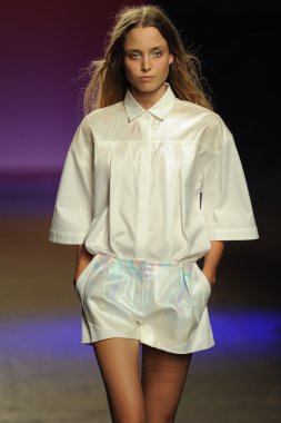 prabal gurung tarafından ICB modeli