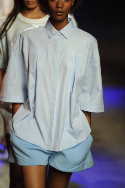 prabal gurung tarafından ICB modelleri