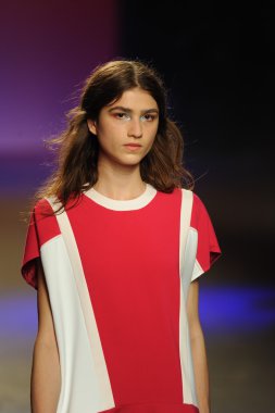 prabal gurung tarafından ICB modeli