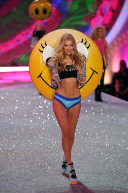 Victoria's secret elsa hosk model