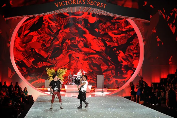Fall Out Boy at Victoria's Secret — Stock Photo, Image
