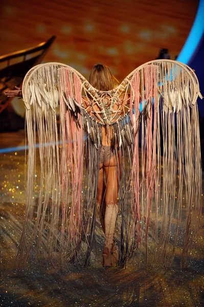 Constance Jablonski no Victoria 's Secret Fashion Show — Fotografia de Stock