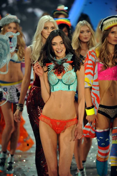 Modelli al Victoria's Secret Fashion Show — Foto Stock