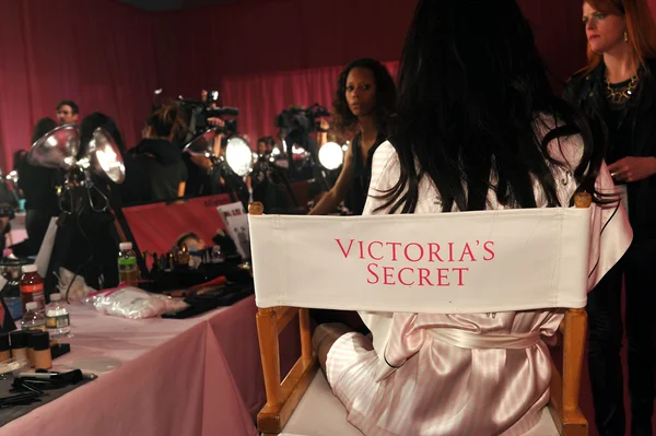 Make-up kits chair backstage — Stock Photo, Image