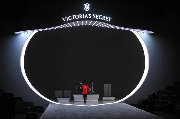 British military drummers at Victoria's Secret — Stock Photo, Image