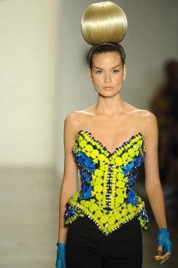 sarışınlar Show'da model