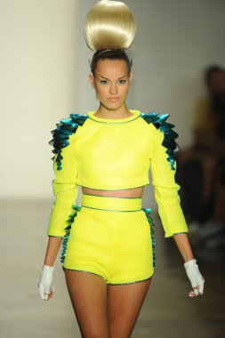 sarışınlar Show'da model