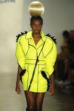 sarışınlar Show'da model