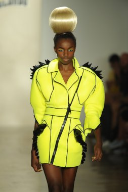 sarışınlar Show'da model