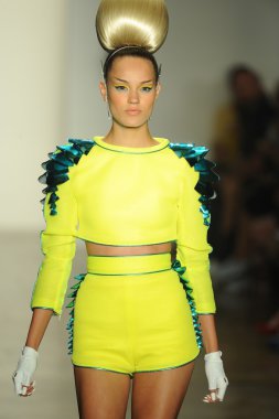 sarışınlar Show'da model