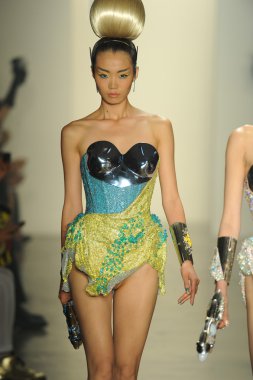 sarışınlar Show'da model