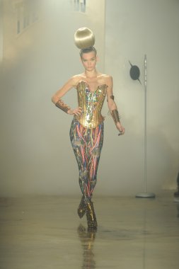 sarışınlar Show'da model