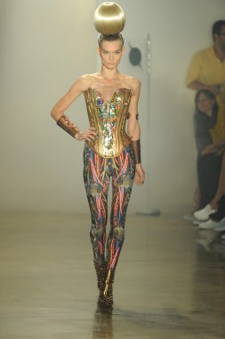 sarışınlar Show'da model