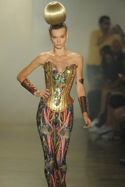 sarışınlar Show'da model