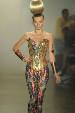 sarışınlar Show'da model