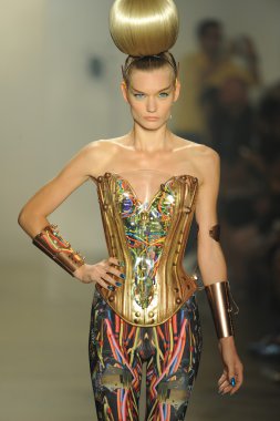 sarışınlar Show'da model