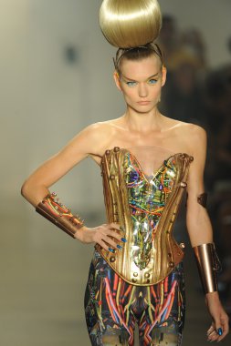 sarışınlar Show'da model