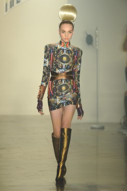 sarışınlar Show'da model