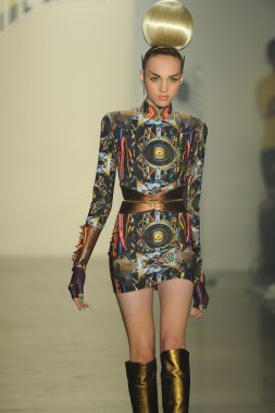 sarışınlar Show'da model